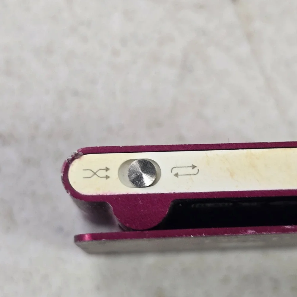 Apple iPod shuffle 2nd Generation Special Edition Red (1 GB)